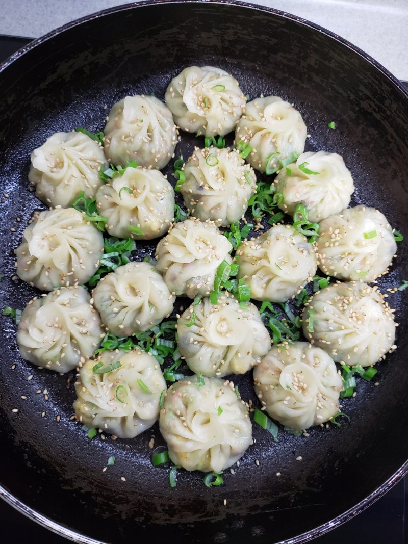 Step-by-step Instructions for Quick and Easy, Thin-skinned and Delicious Vegetarian Pan-fried Buns