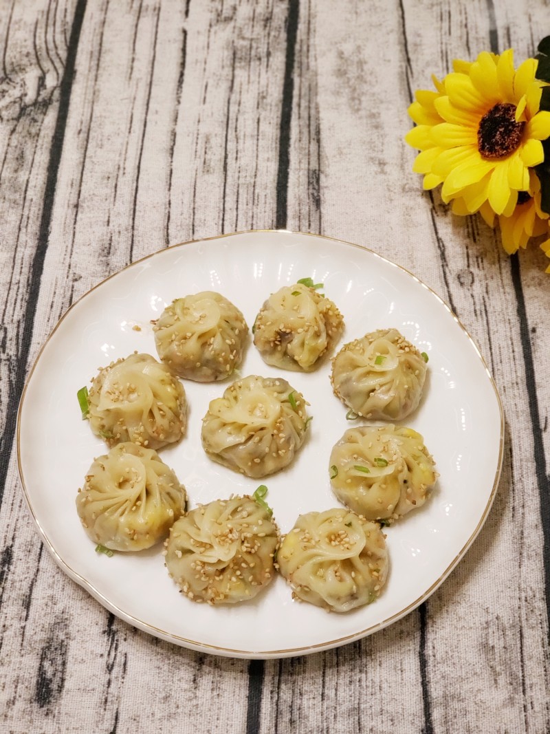 Step-by-step Instructions for Quick and Easy, Thin-skinned and Delicious Vegetarian Pan-fried Buns