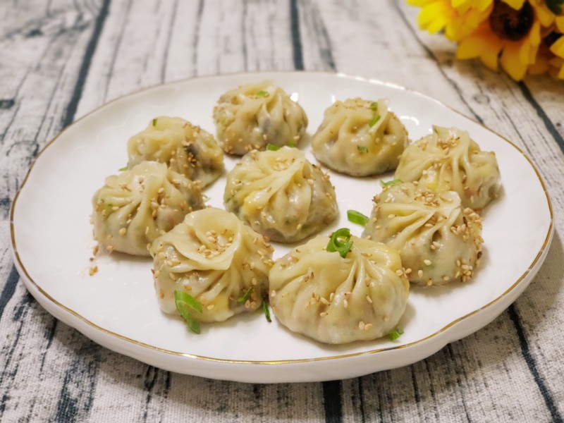 Step-by-step Instructions for Quick and Easy, Thin-skinned and Delicious Vegetarian Pan-fried Buns