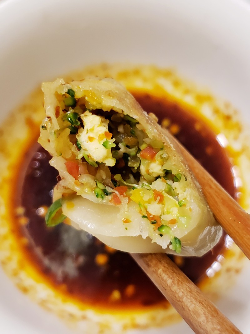 Step-by-step Instructions for Quick and Easy, Thin-skinned and Delicious Vegetarian Pan-fried Buns