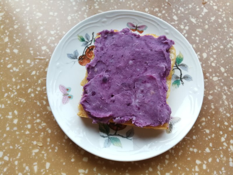 Steps for Making Purple Sweet Potato and Taro Paste Sandwich