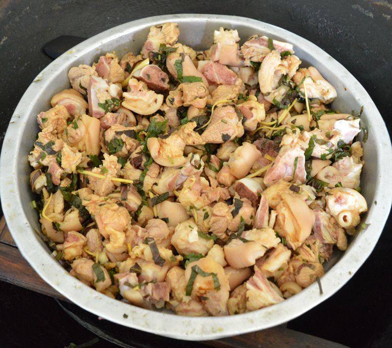 Steps for Making Scented Perilla Steamed Pig Trotters