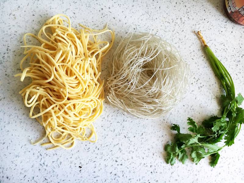 Steps for cooking Shui Zhu Gan Si (Boiled Dried Bean Curd Threads)