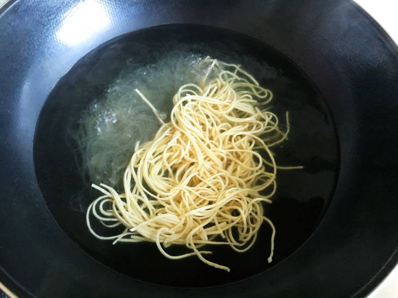 Steps for cooking Shui Zhu Gan Si (Boiled Dried Bean Curd Threads)