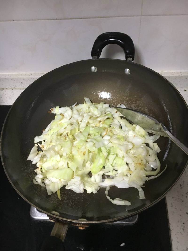 Step-by-Step Guide to Cooking Cabbage and Vermicelli Stir-Fried with Eggs