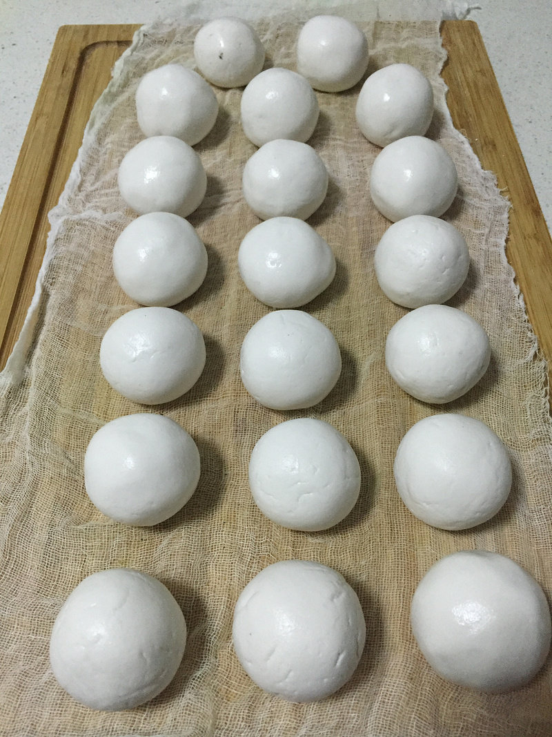 Steps for Making Black Sesame Glutinous Rice Balls (with Filling Recipe)