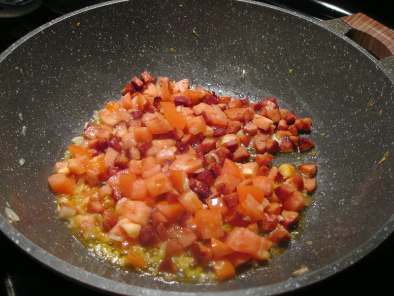 Step-by-Step Cooking Instructions for Eggplant Chickpeas in Tomato Sauce