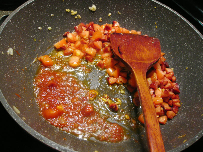 Step-by-Step Cooking Instructions for Eggplant Chickpeas in Tomato Sauce