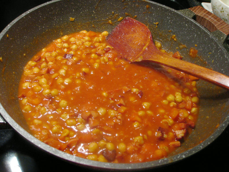 Step-by-Step Cooking Instructions for Eggplant Chickpeas in Tomato Sauce