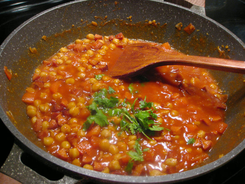 Step-by-Step Cooking Instructions for Eggplant Chickpeas in Tomato Sauce