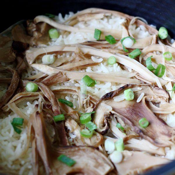 Delicious and Nutritious Braised Rice - Matsutake Mushroom Braised Rice Cooking Steps