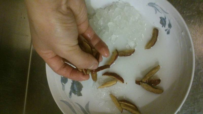 Steps for Cooking Red Date Bird's Nest Stewed with Rock Sugar