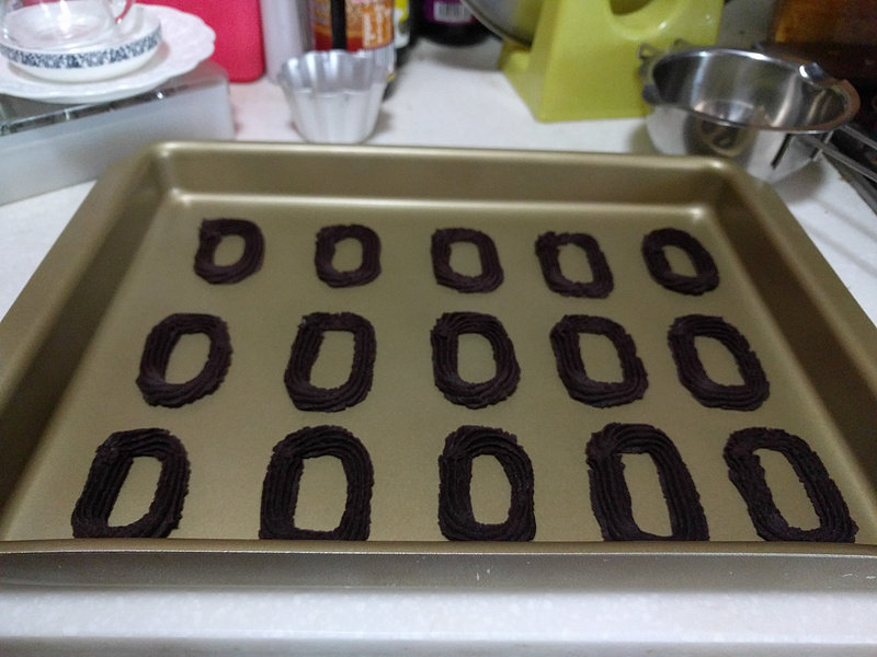 Steps for making Cocoa Flavored Roman Shield Cookies