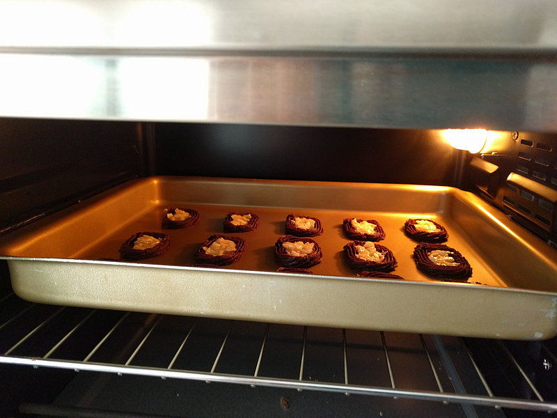 Steps for making Cocoa Flavored Roman Shield Cookies