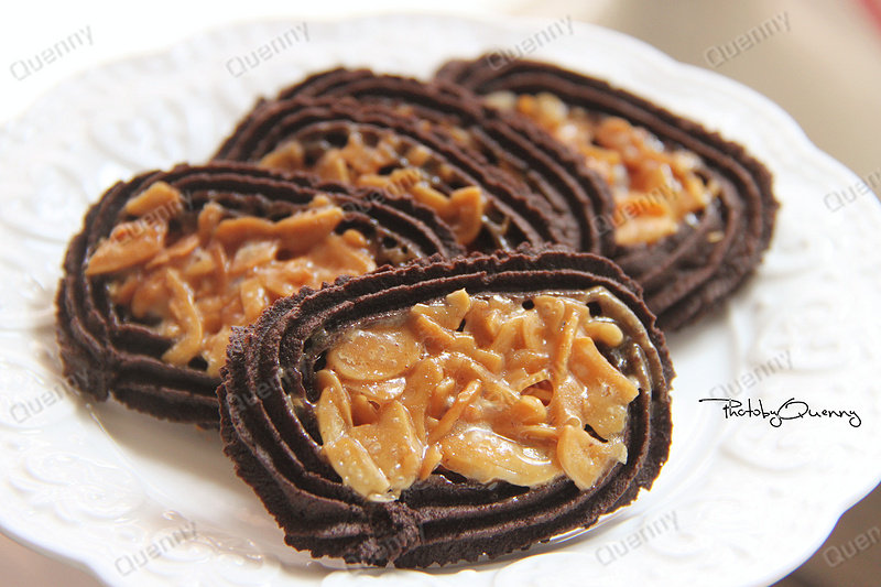 Cocoa Flavored Roman Shield Cookies