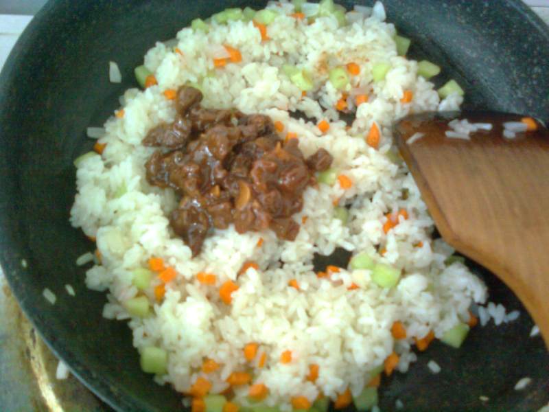 Beef Sauce Fried Rice - A Delicious Fried Rice with Rich and Savory Sauce Flavor - Cooking Steps