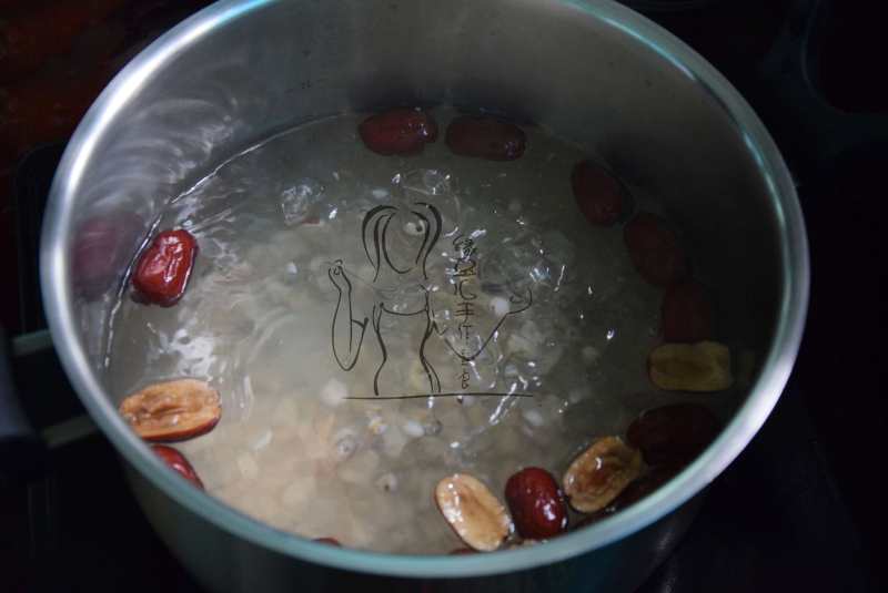 Steps for making Longan and Red Date Sweet Soup