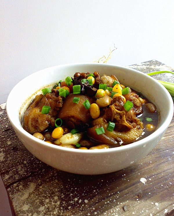 Braised Pork Tails with Peanuts and Soybeans