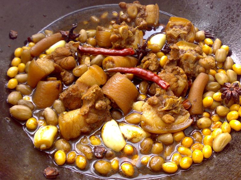 Steps for Braised Pork Tails with Peanuts and Soybeans