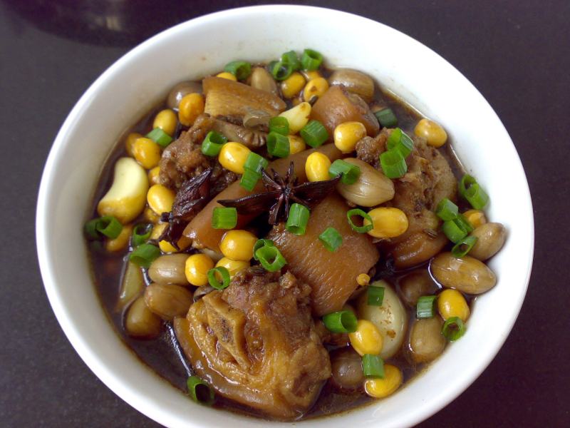 Steps for Braised Pork Tails with Peanuts and Soybeans