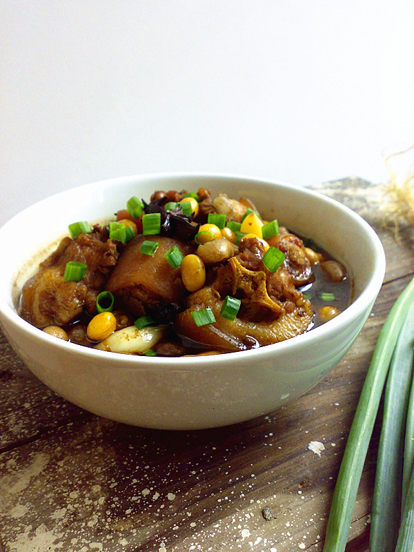 Braised Pork Tails with Peanuts and Soybeans