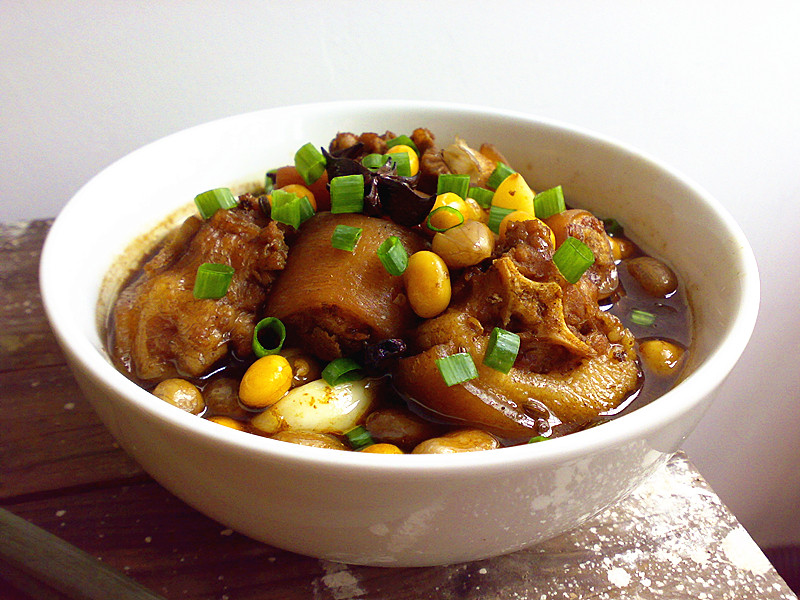 Braised Pork Tails with Peanuts and Soybeans