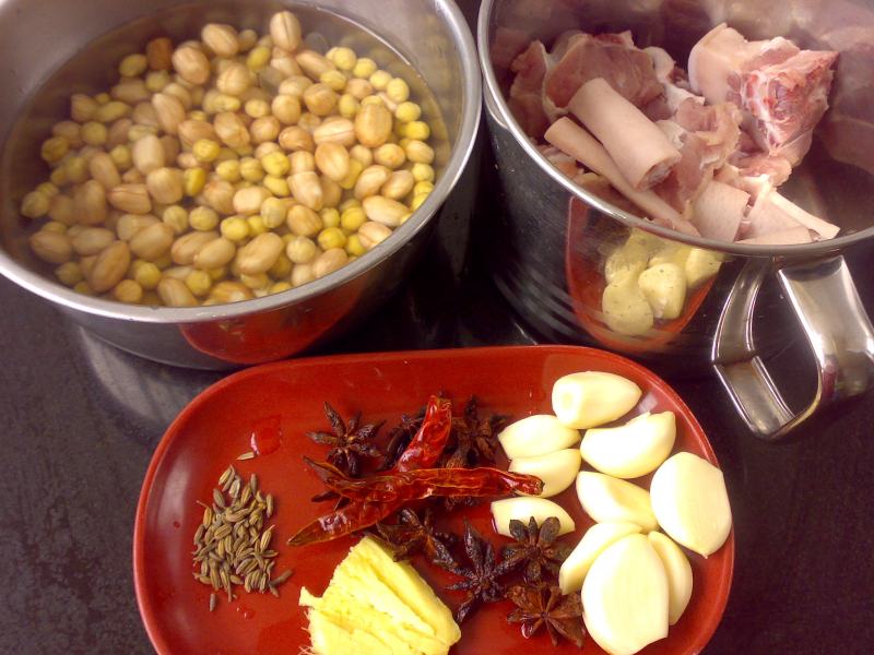 Steps for Braised Pork Tails with Peanuts and Soybeans