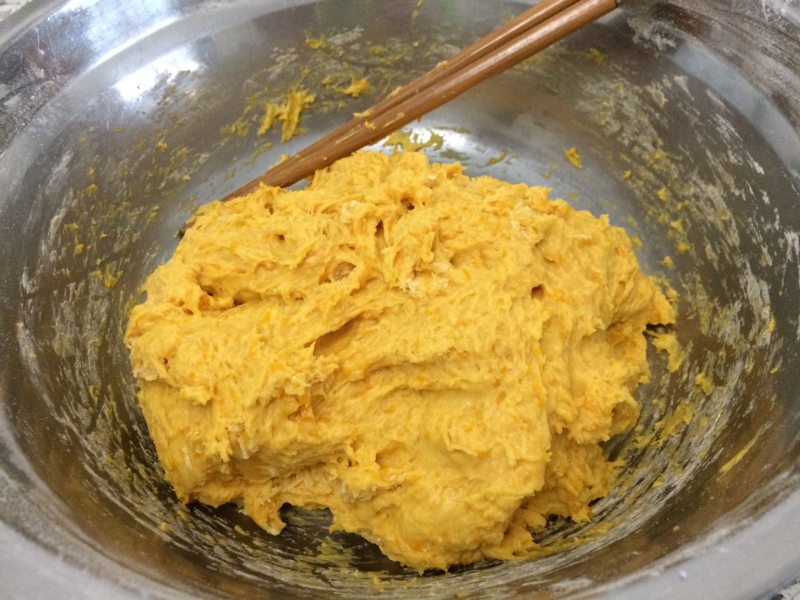 Steps for Making Pumpkin Steamed Cake