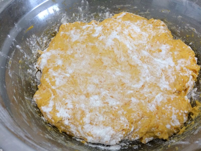 Steps for Making Pumpkin Steamed Cake