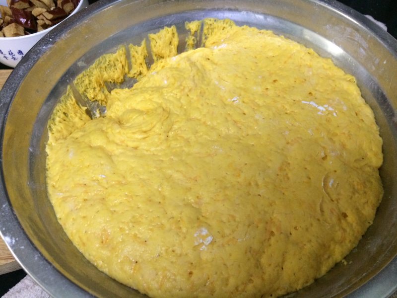 Steps for Making Pumpkin Steamed Cake