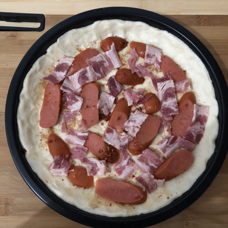 Steps for making Crispy Sausage, Bacon and Mushroom Pizza