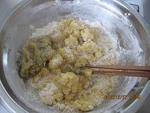 Steps for Making Low-Fat Low-Sugar Banana Soft Cookies