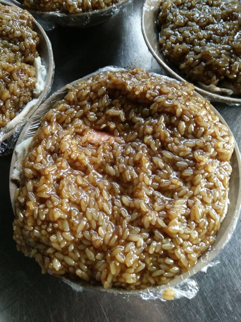 Steps for Making Sweet Glutinous Rice with Pork Belly