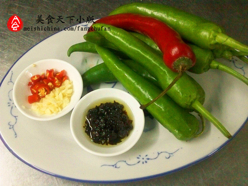 Detailed Steps for Cooking Classic Home-cooked Dish: Fermented Black Bean Tiger Skin Shishito Peppers