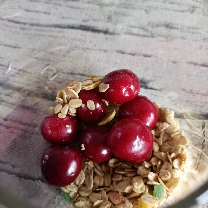 Steps for Making Oatmeal Cherry Smoothie Cup