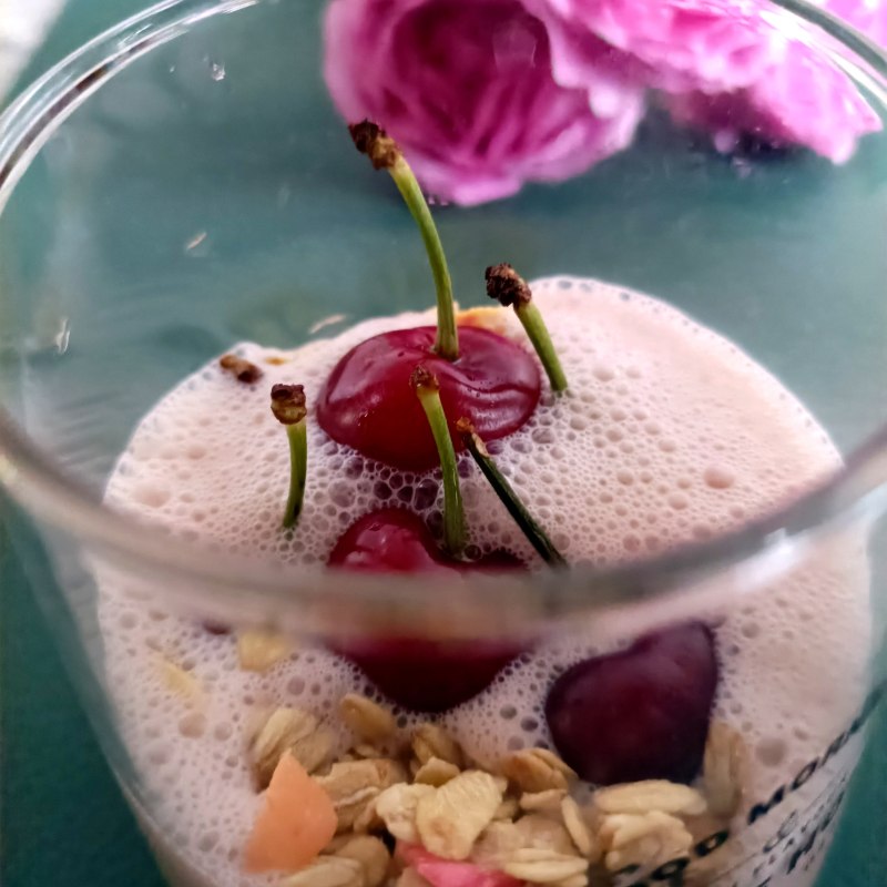 Steps for Making Oatmeal Cherry Smoothie Cup