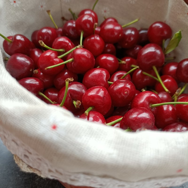 Steps for Making Oatmeal Cherry Smoothie Cup