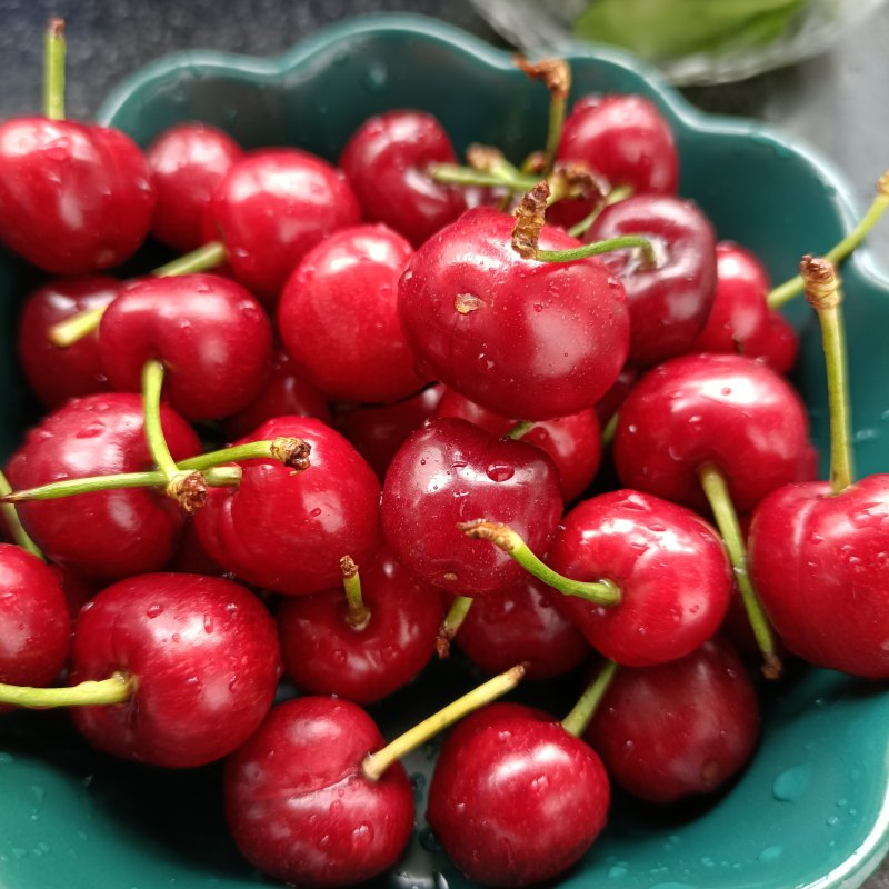 Steps for Making Oatmeal Cherry Smoothie Cup