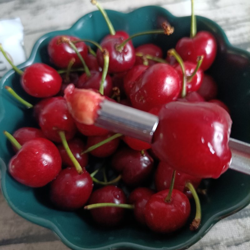 Steps for Making Oatmeal Cherry Smoothie Cup