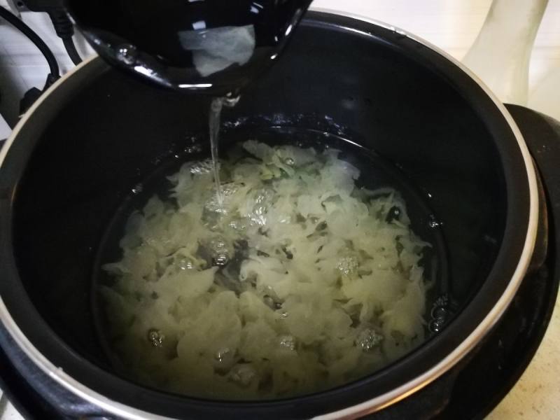 Steps to Make Sweet Potato and Tremella Soup