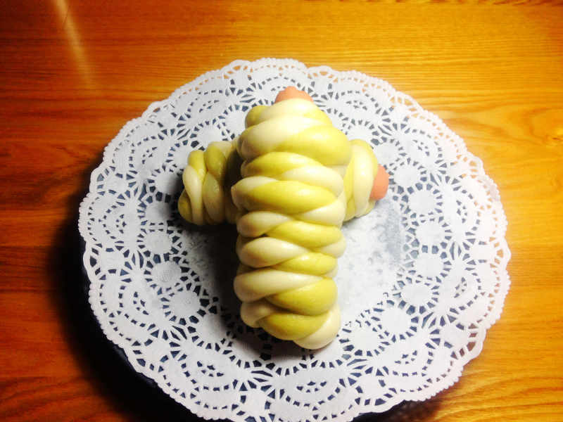 Adding a Touch of Fresh Green to Winter - Steamed Mantou Part Two: Caterpillar