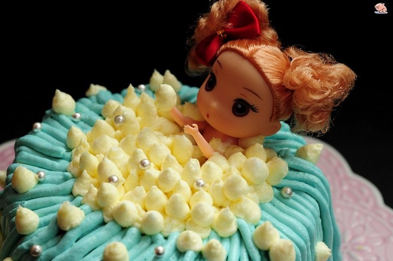 Steps for Making Baby Bath Doll Cake