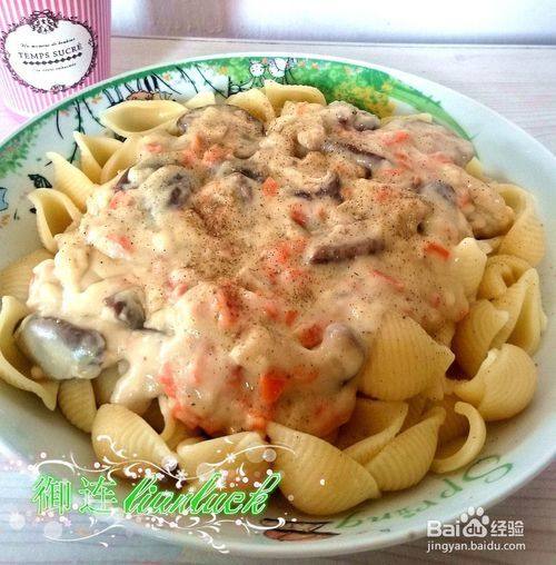 White Sauce Mushroom Chicken Italian Conchiglie Pasta (=＾● w ●＾=)