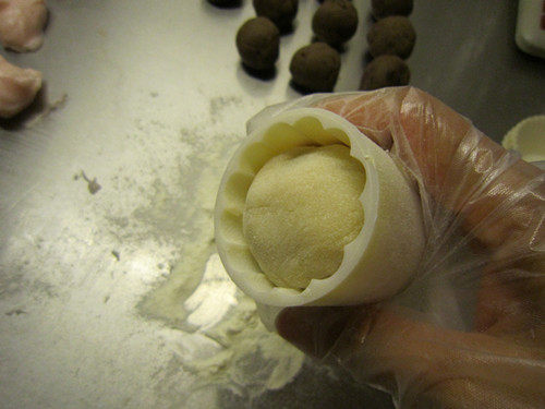 Step-by-step Making of Rose Fragrant Green Bean Paste Ice Skin Mooncake