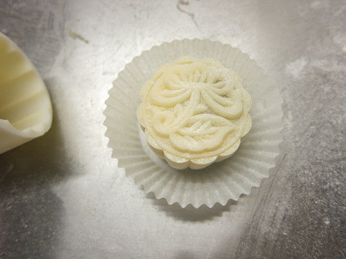 Step-by-step Making of Rose Fragrant Green Bean Paste Ice Skin Mooncake