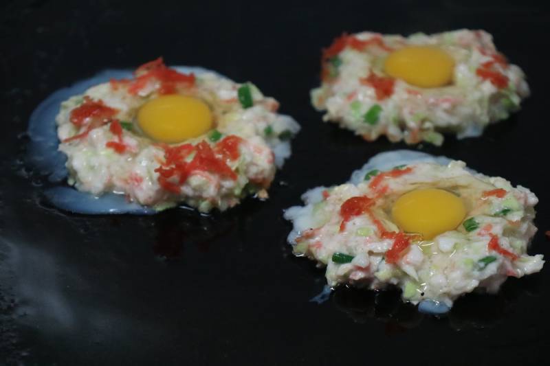 Steps for making Cabbage and Quail Egg Bake