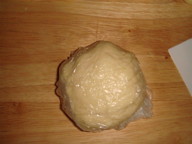 Steps for Making Egg Yolk Pastry