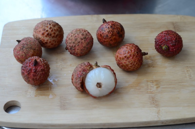 Steps for Making Litchi Yogurt