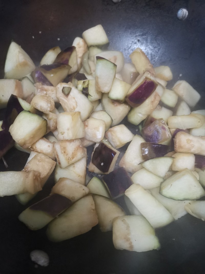 Detailed Steps for Quick and Low-Oil Green Pepper and Eggplant Stir-Fry