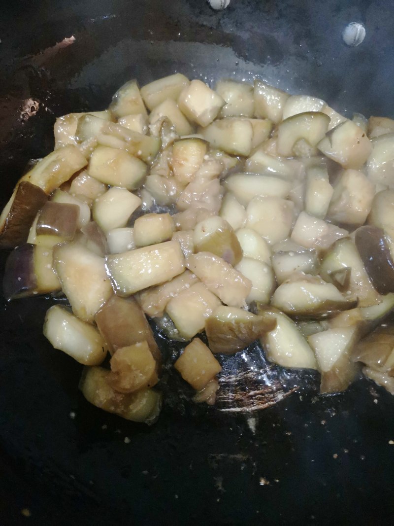 Detailed Steps for Quick and Low-Oil Green Pepper and Eggplant Stir-Fry